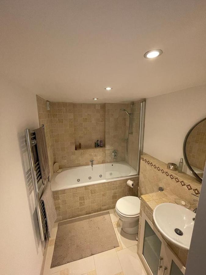 לונדון Spacious Holiday Home! מראה חיצוני תמונה