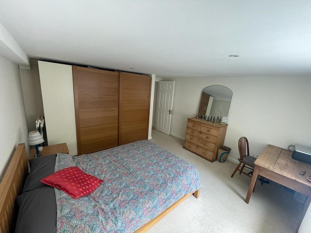 לונדון Spacious Holiday Home! מראה חיצוני תמונה