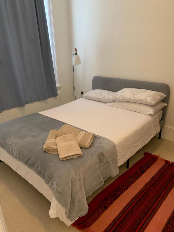 לונדון Spacious Holiday Home! מראה חיצוני תמונה